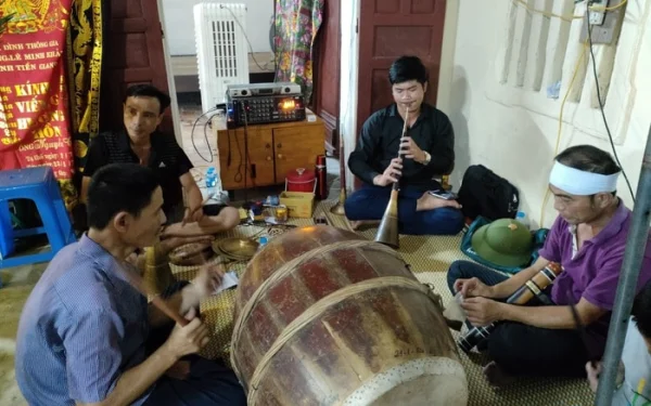 Tang thương và đau buồn là những cảm xúc tất yếu trong một đám ma