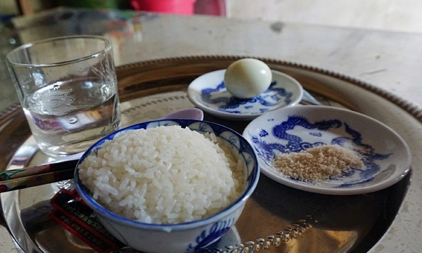 Bát cơm quả trứng là gì? Bát cơm quả trứng là gì?